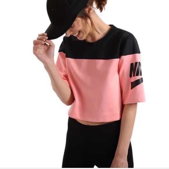 Nike Tops - 1DAYSALE💥Nike Sportswear Cropped Fleece T-shirts